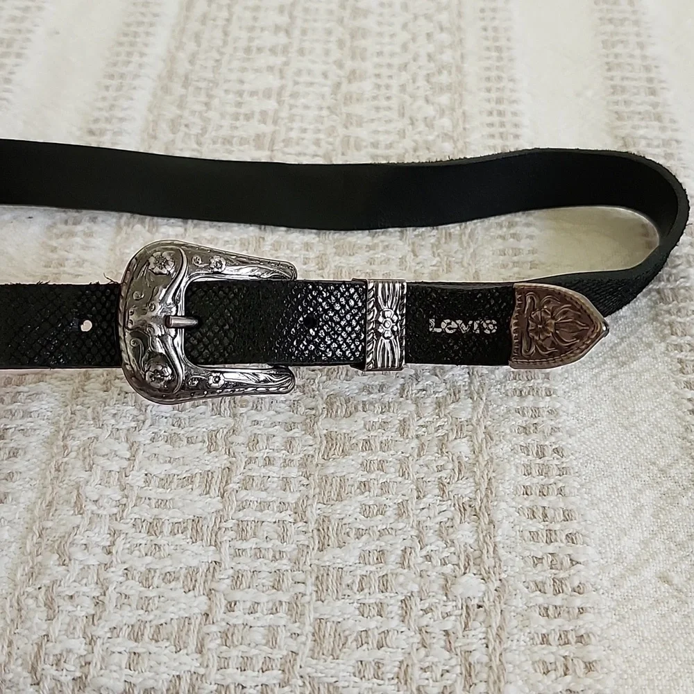 Levis double buckle genuine leather black belt, steer floral silver metal buckle